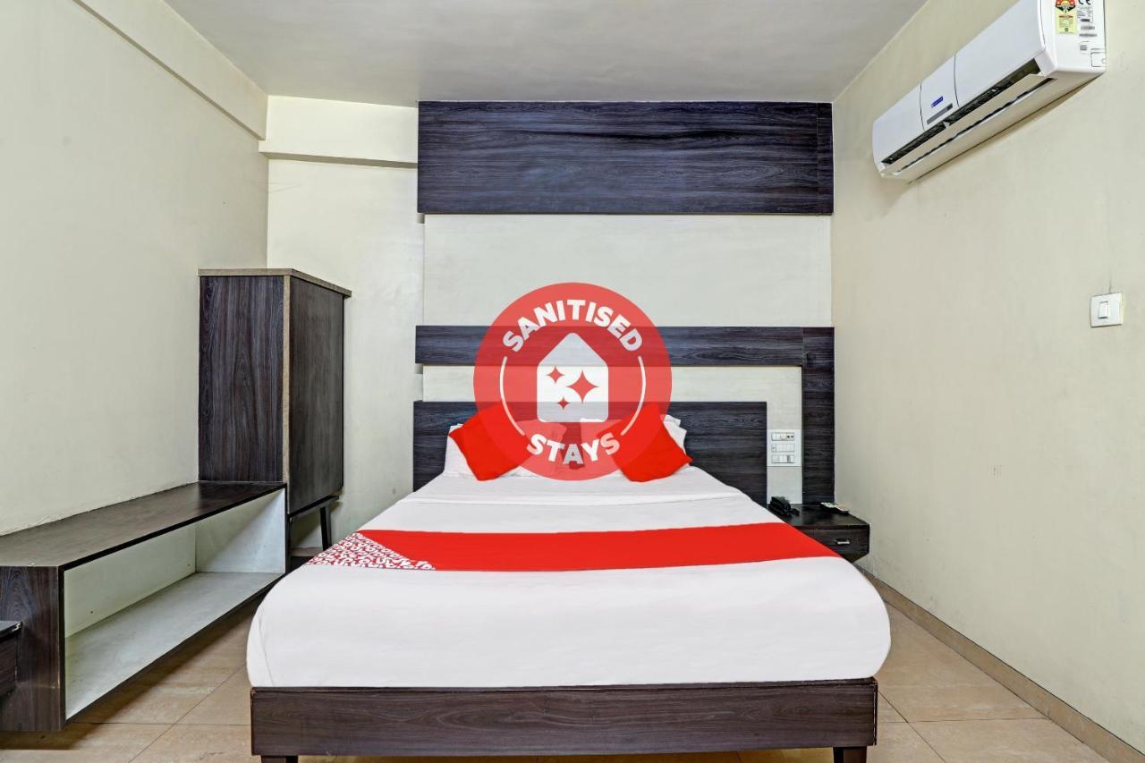 Oyo 82461 Hotel Darshan Banquet And Rooms Surat Exterior photo