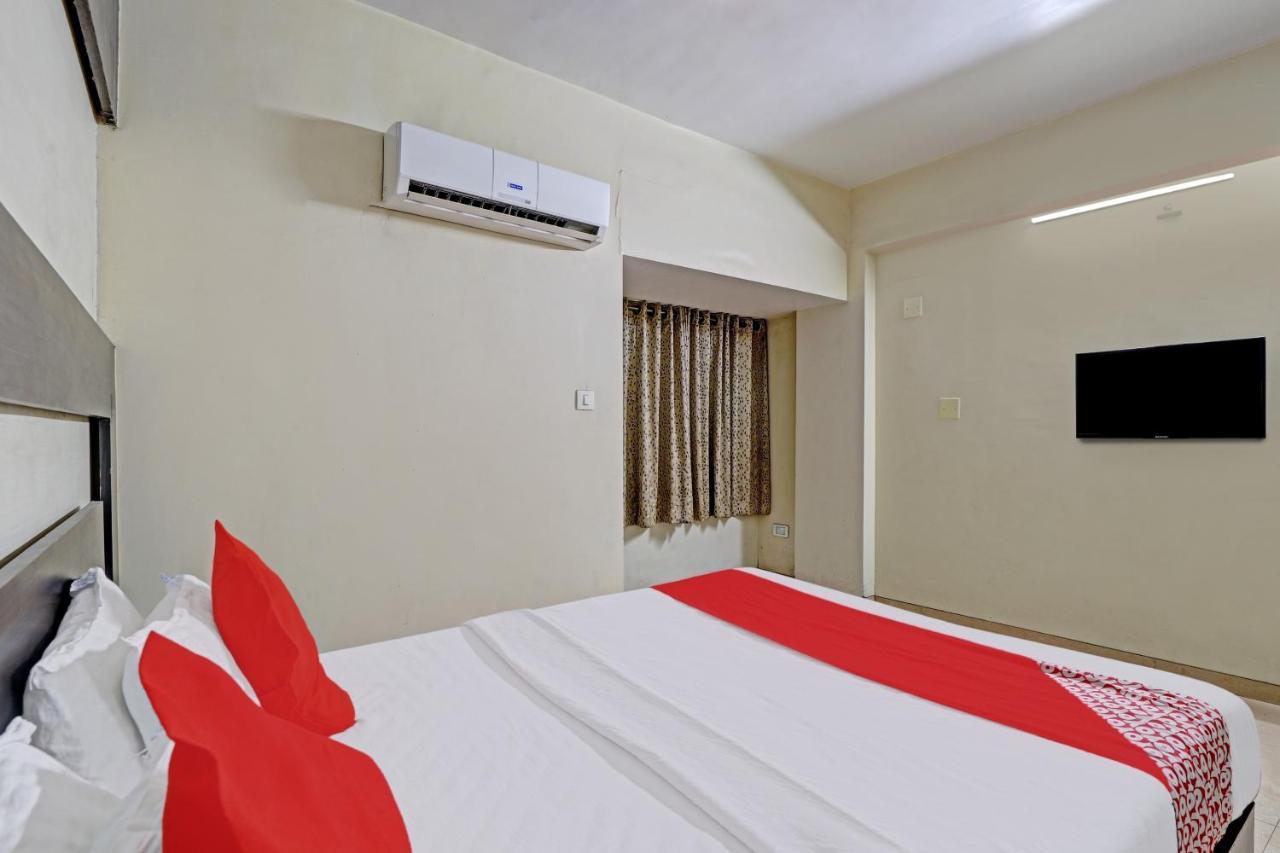 Oyo 82461 Hotel Darshan Banquet And Rooms Surat Exterior photo