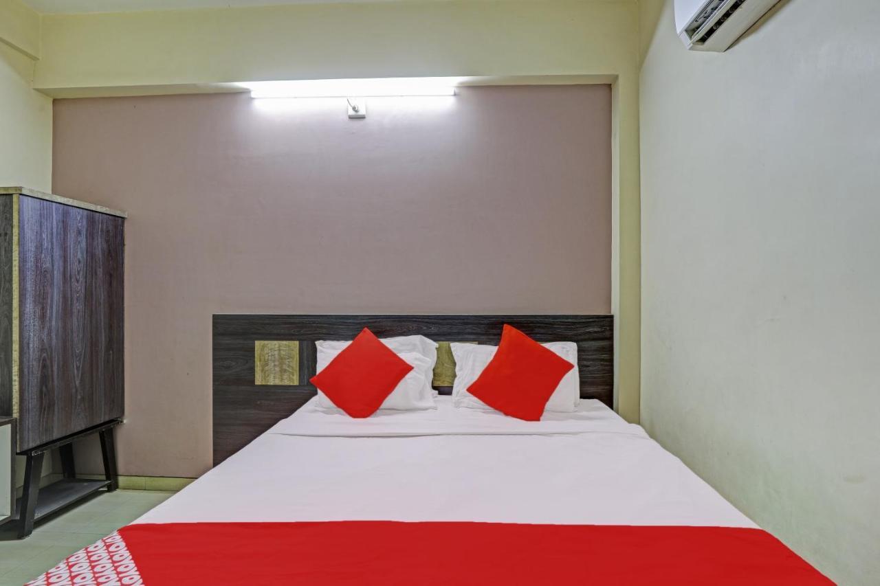 Oyo 82461 Hotel Darshan Banquet And Rooms Surat Exterior photo