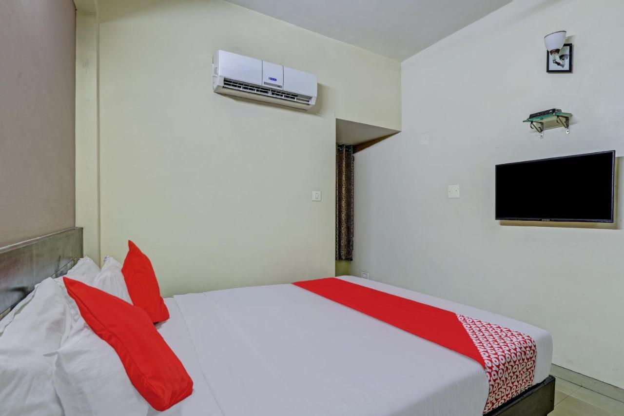 Oyo 82461 Hotel Darshan Banquet And Rooms Surat Exterior photo