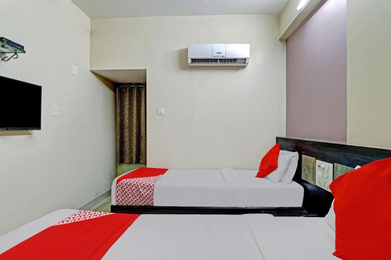 Oyo 82461 Hotel Darshan Banquet And Rooms Surat Exterior photo