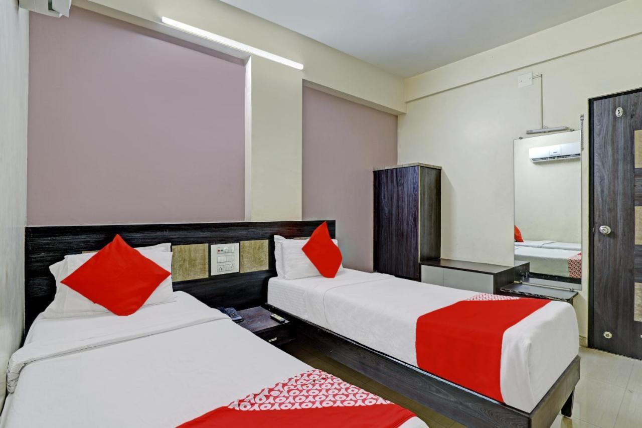 Oyo 82461 Hotel Darshan Banquet And Rooms Surat Exterior photo