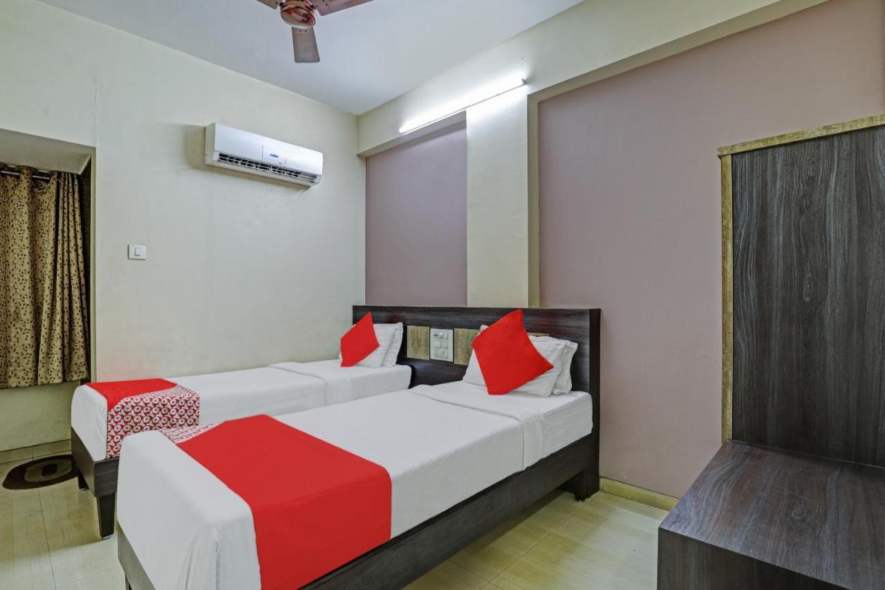 Oyo 82461 Hotel Darshan Banquet And Rooms Surat Exterior photo