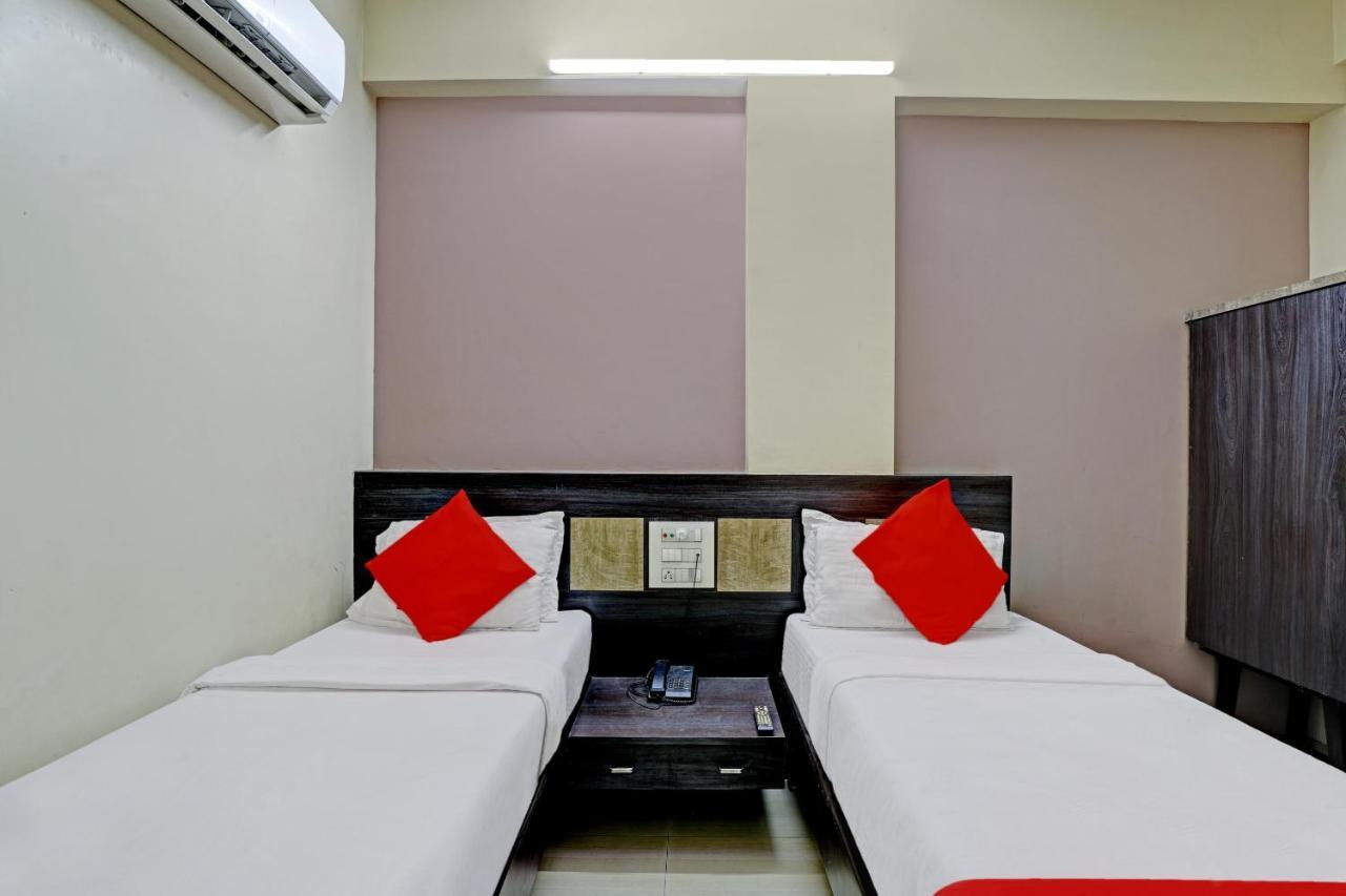 Oyo 82461 Hotel Darshan Banquet And Rooms Surat Exterior photo
